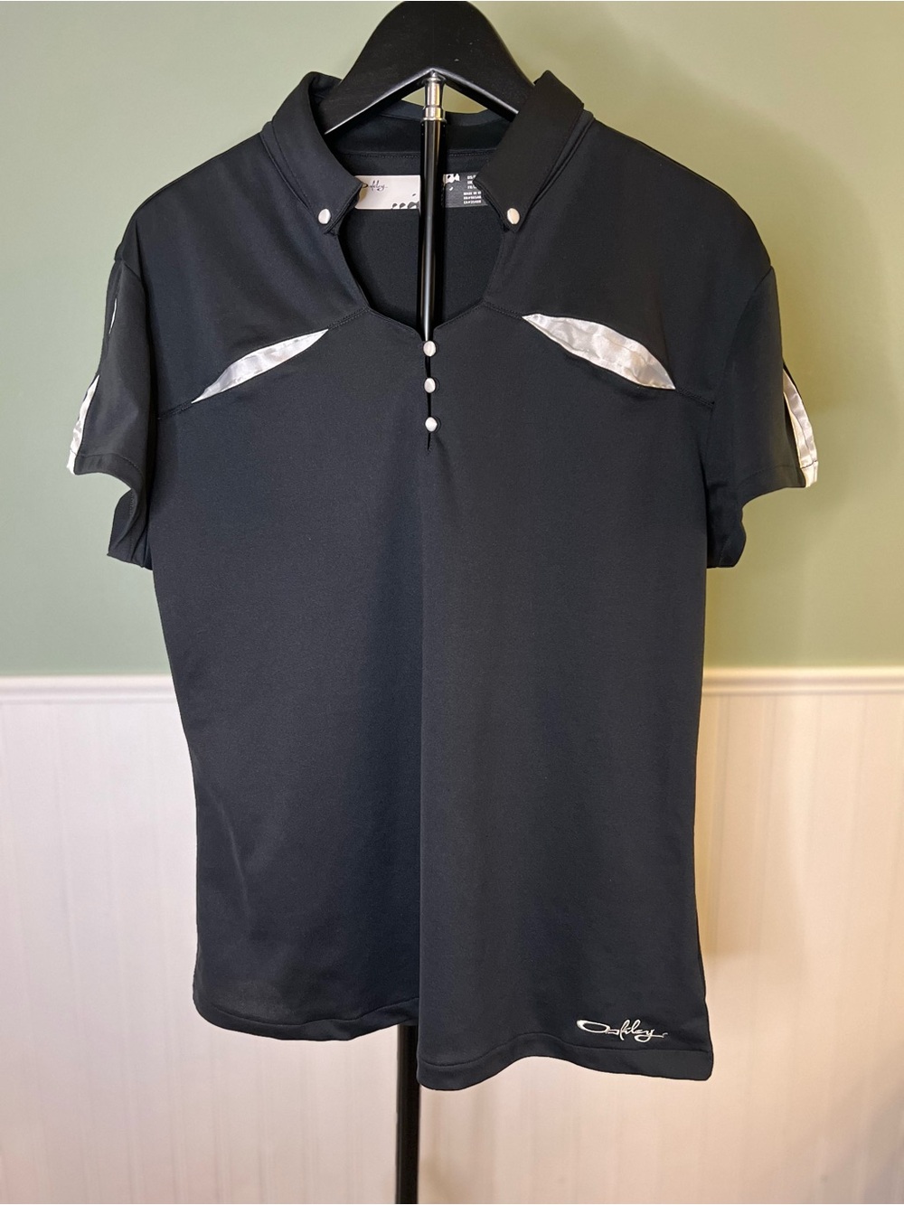 Oakley Y2K Vintage Short Sleeve Black Polo w/ white Satin Trim. Size XL